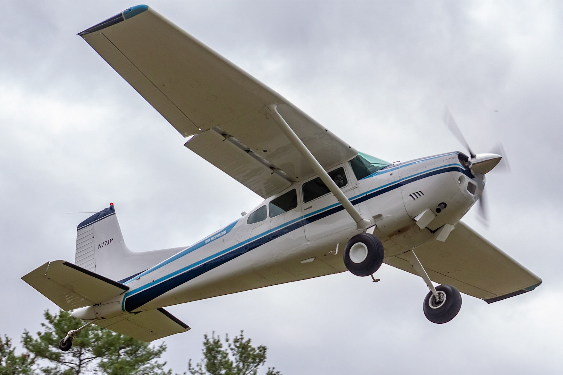 Cessna 180K (N77JP, c/n 18053123) at the 33rd annual Bowman Field (B10; Livermore Falls, ME) Fly-in on 2019-08-24.