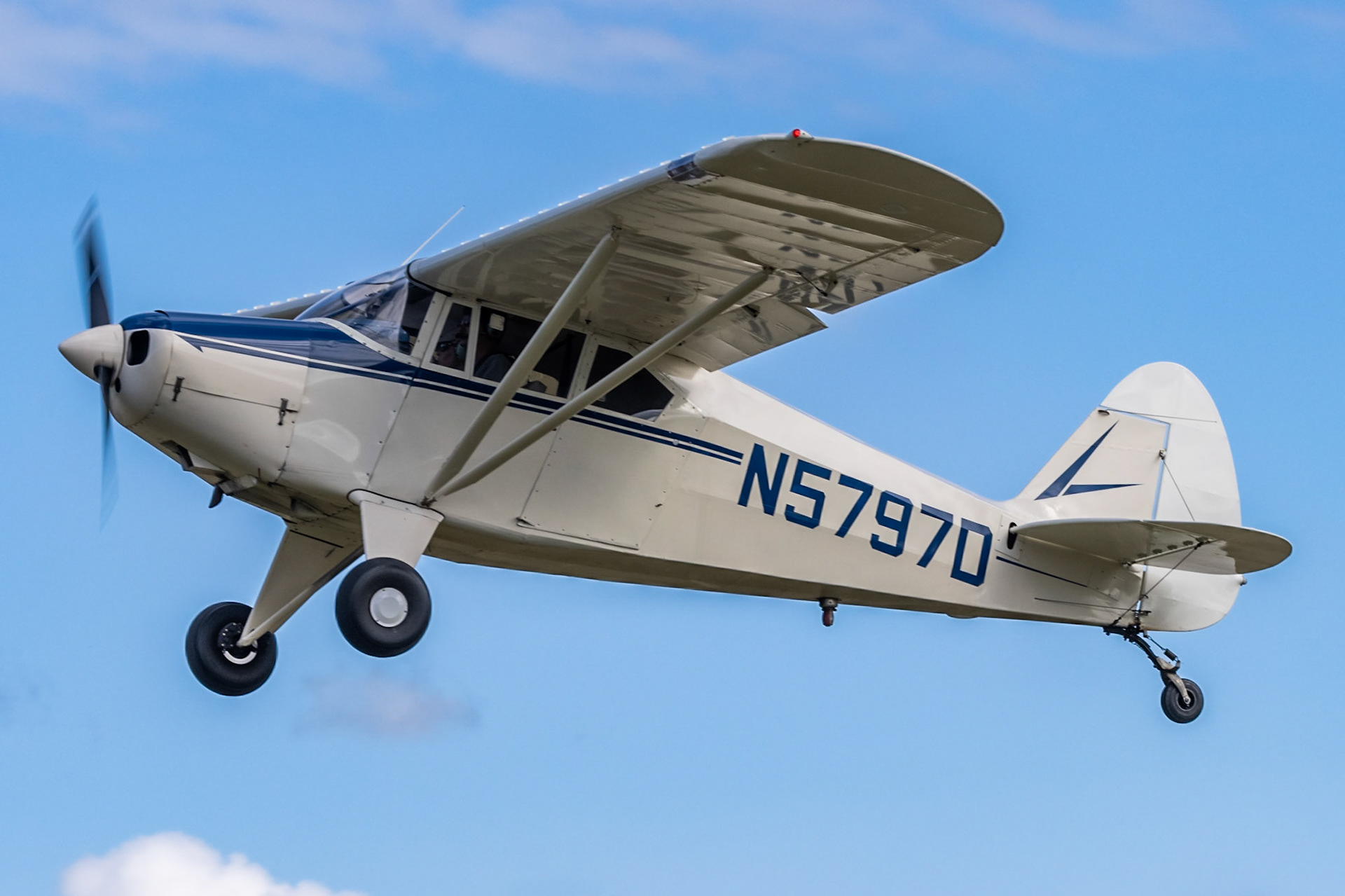 Piper PA-22/20-150 Pacer (N5797D, c/n 22-4473) at the Bowman Field (B10) fly-in on 2022-08-27. This is a Tri-Pacer with a tailwheel conversion.