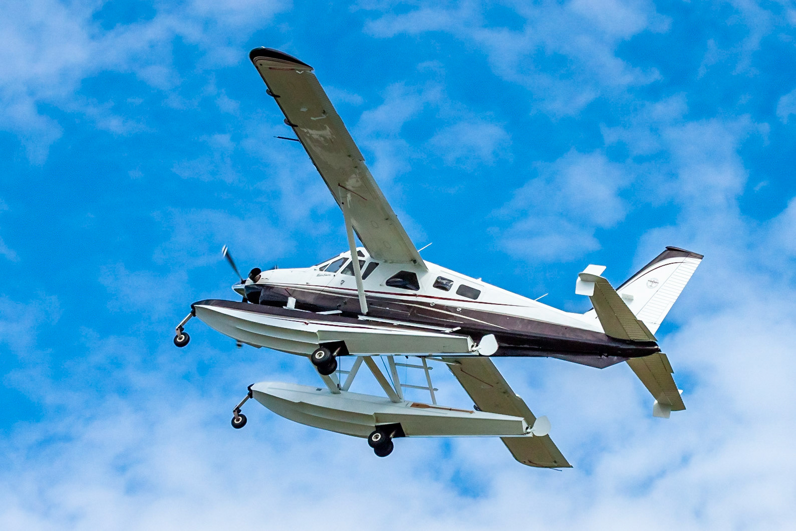 de Havilland Canada DHC-2 Turbo Beaver III (N97TB, c/n 1655TB31) at the Bowman Field (B10) fly-in on 2022-08-27.