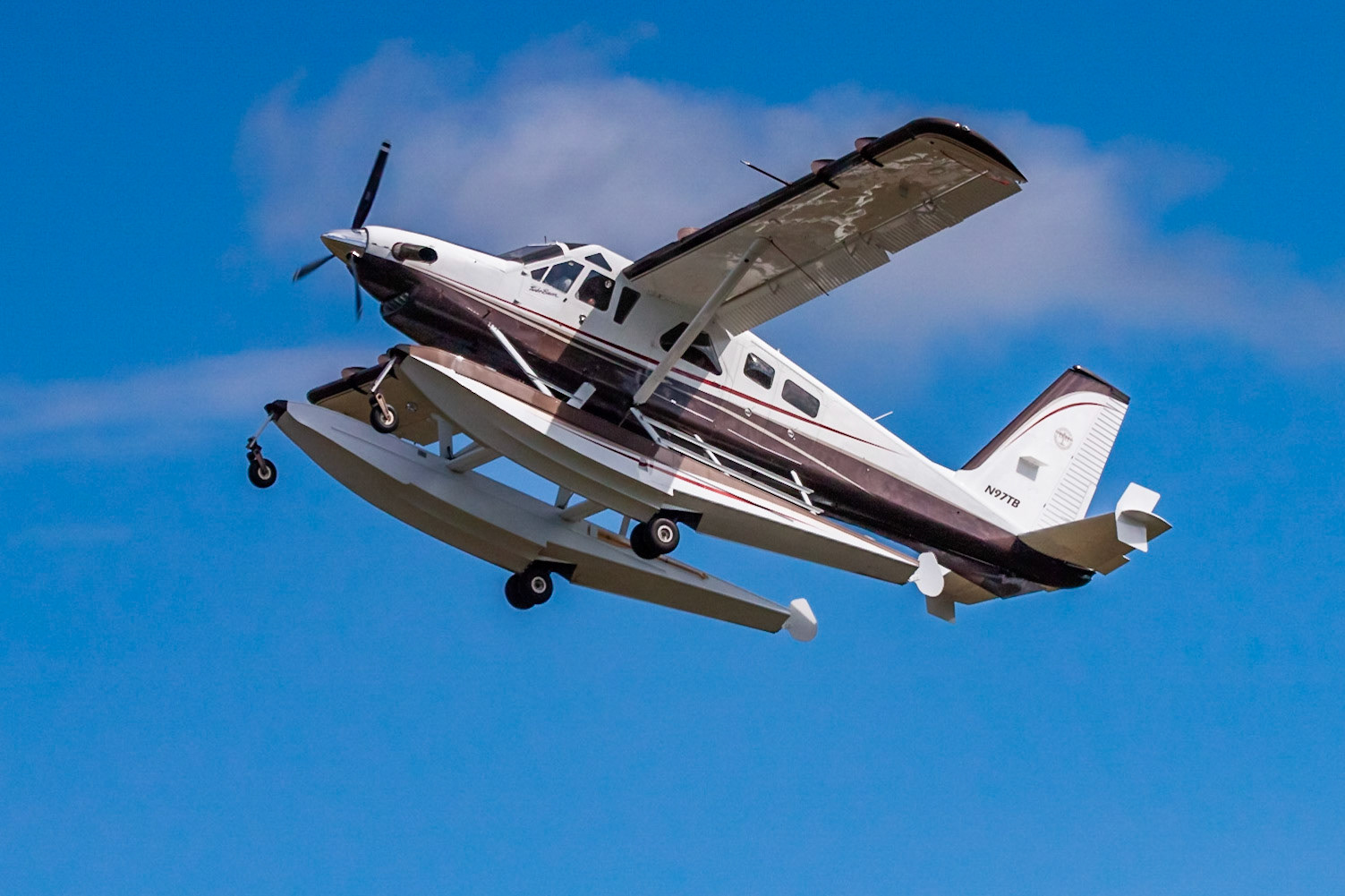 de Havilland Canada DHC-2 Turbo Beaver III (N97TB, c/n 1655TB31) at the Bowman Field (B10) fly-in on 2022-08-27.