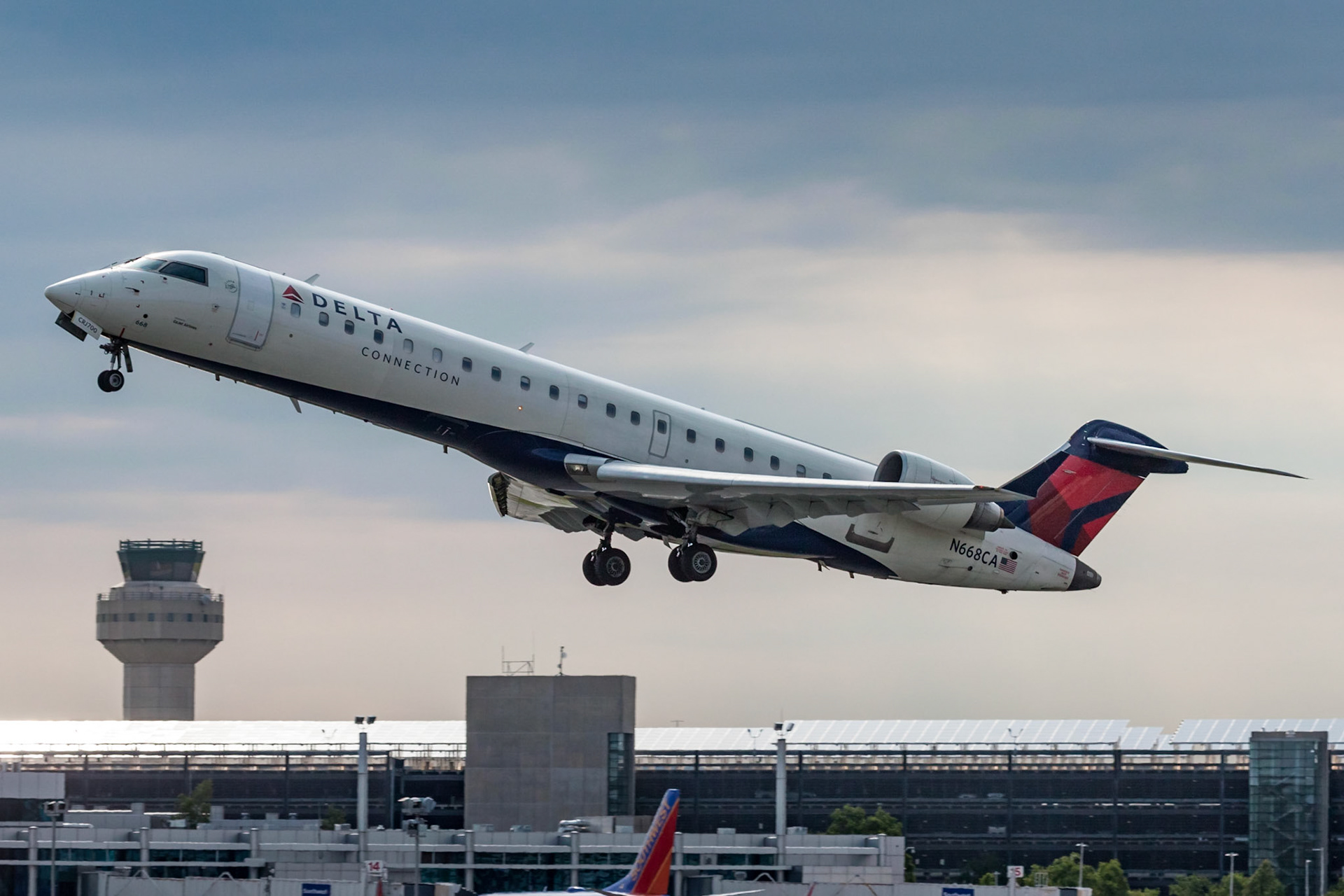 Bombardier CRJ700 (N668CA, c/n 10162) operated by GoJet Airlines taking off at KMHT in July 2017
