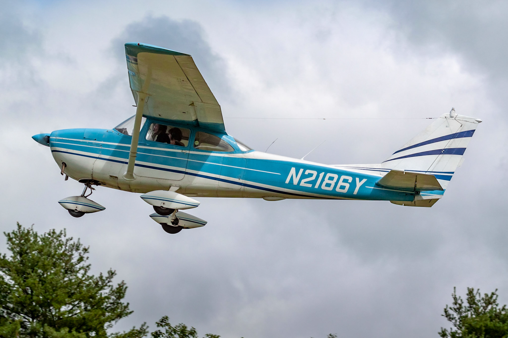 Cessna 172D (N2186Y, c/n 17249686) at the 33rd annual Bowman Field (B10; Livermore Falls, ME) Fly-in on 2019-08-24.