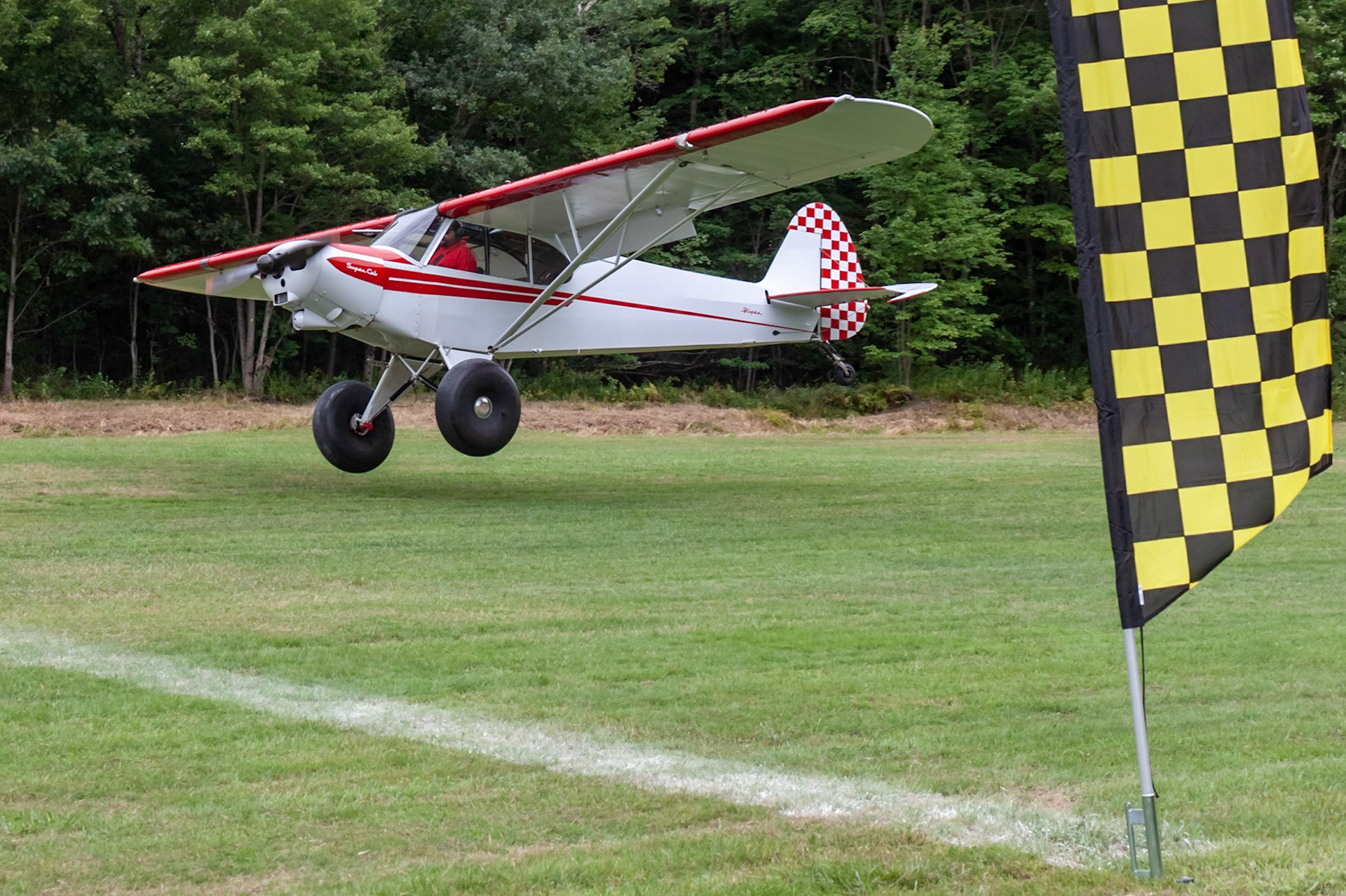 Piper PA-18-150 Super Cub (N4428Z, c/n 18-8766) at the STOL competition during the 33rd annual Bowman Field (B10; Livermore Falls, ME) Fly-in on 2019-08-24.