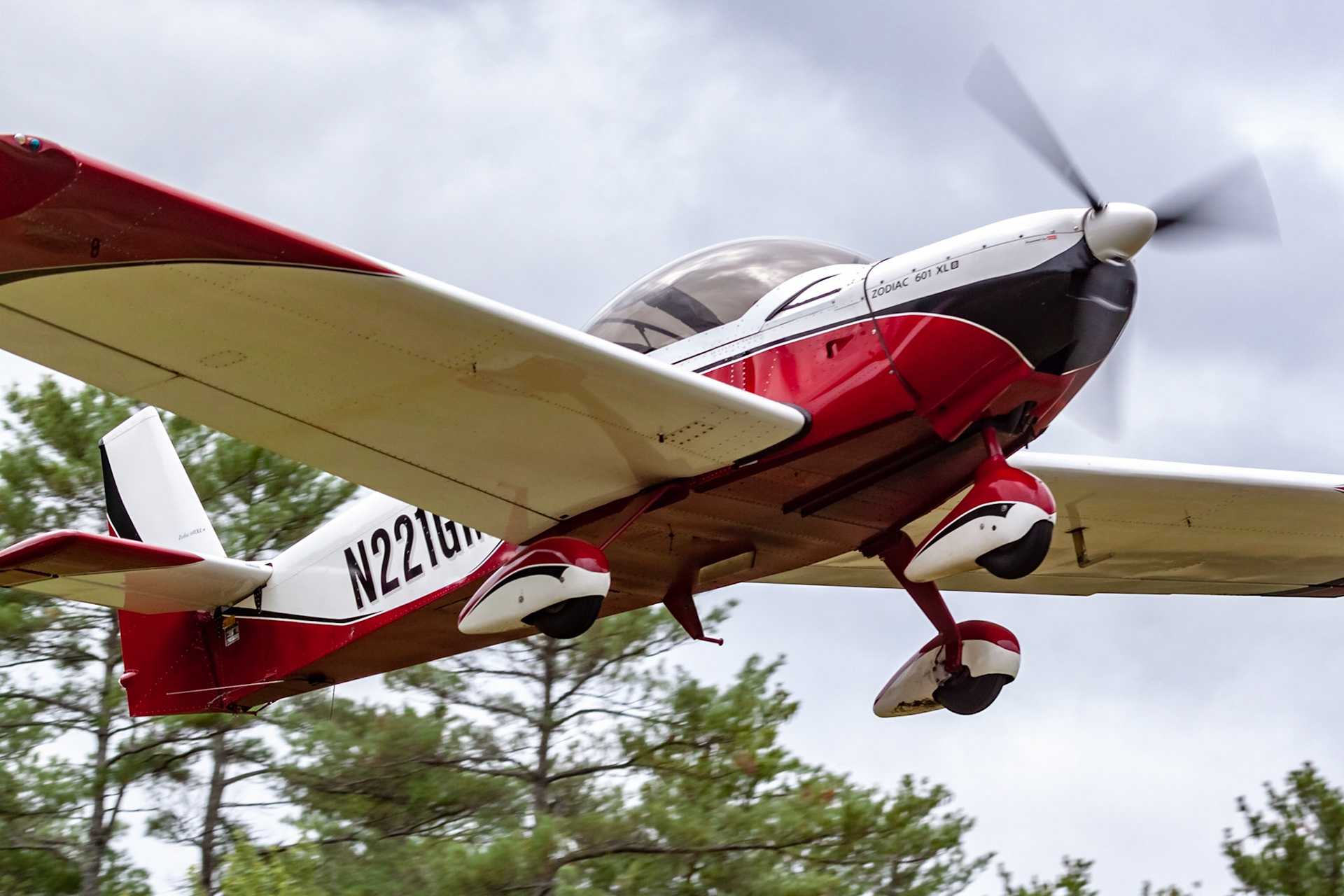 Zenair Zodiac CH 601 XL-B (N221GM, c/n 6-4956) at the 33rd annual Bowman Field (B10; Livermore Falls, ME) Fly-in on 2019-08-24.