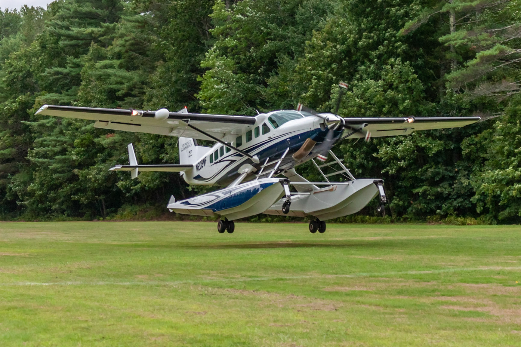 Cessna 208B Grand Caravan Amphibian (N208WF, c/n 208B1042) equipped with Wipaire floats at the 33rd annual Bowman Field (B10; Livermore Falls, ME) Fly-in on 2019-08-24.