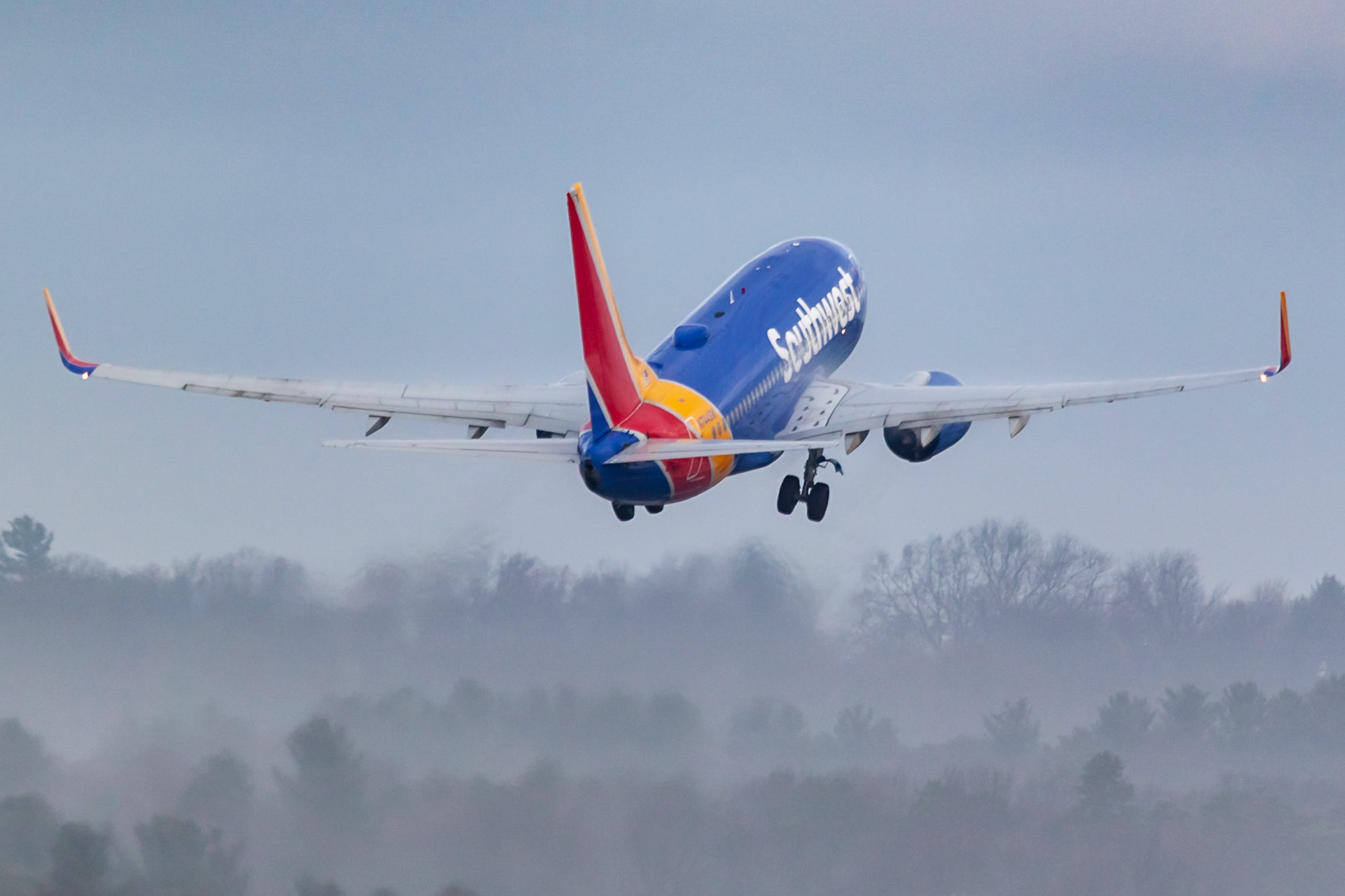 Southwest Airlines’ Boeing 737-7H4 (N44SW) takes off from Manchester in April 2019.