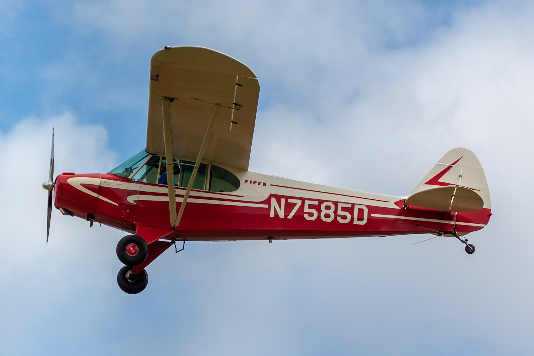 Piper PA-18 Super Cub (N7585D, c/n 18-5881) at the 33rd annual Bowman Field (B10; Livermore Falls, ME) Fly-in on 2019-08-24.