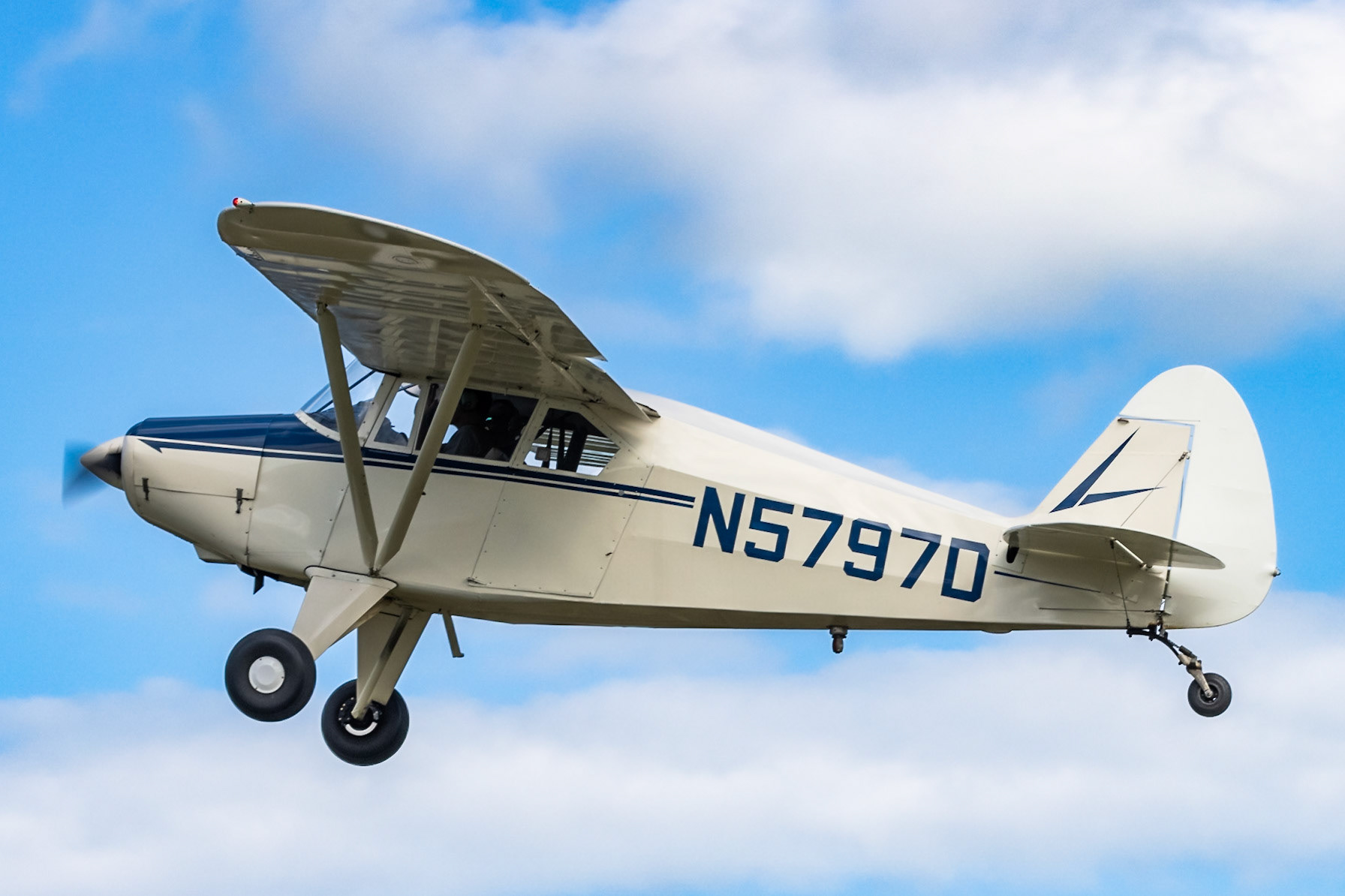 Piper PA-22/20-150 Pacer (N5797D, c/n 22-4473) at the Bowman Field (B10) fly-in on 2022-08-27. This is a Tri-Pacer with a tailwheel conversion.