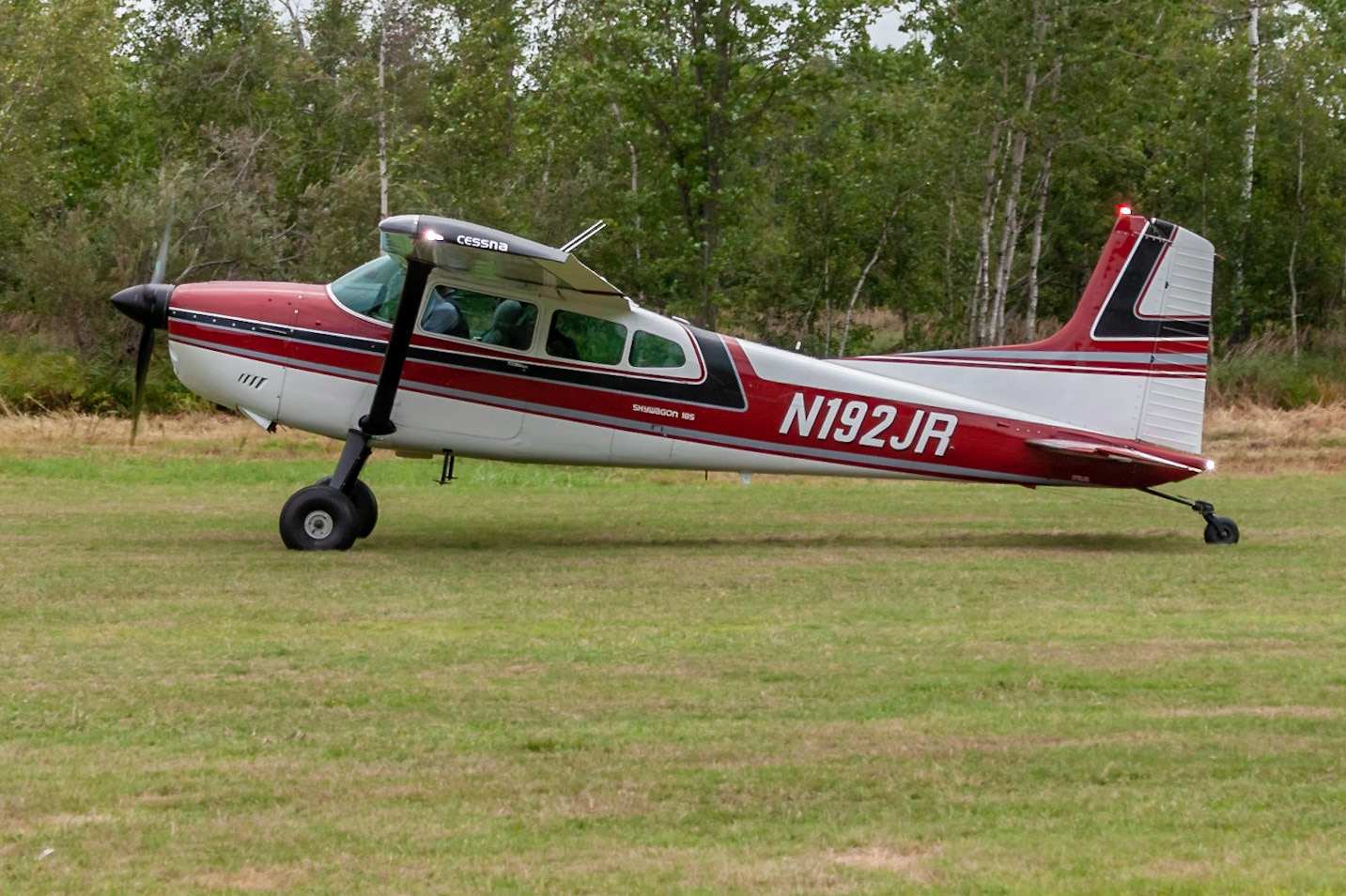 Cessna A185F (N192JR, c/n 18502286) at the 33rd annual Bowman Field (B10; Livermore Falls, ME) Fly-in on 2019-08-24.