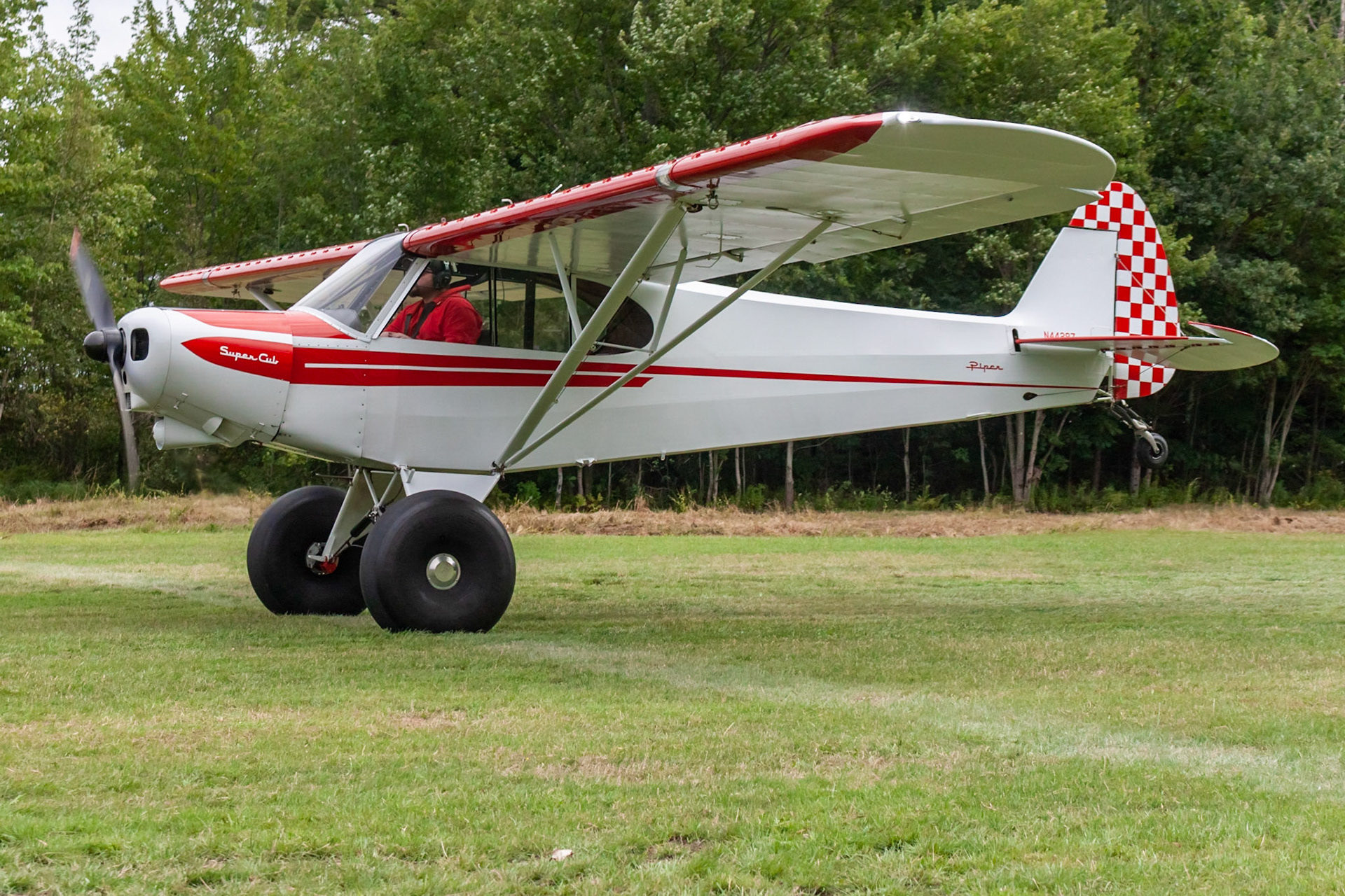 Piper PA-18-150 Super Cub (N4428Z, c/n 18-8766) at the STOL competition during the 33rd annual Bowman Field (B10; Livermore Falls, ME) Fly-in on 2019-08-24.