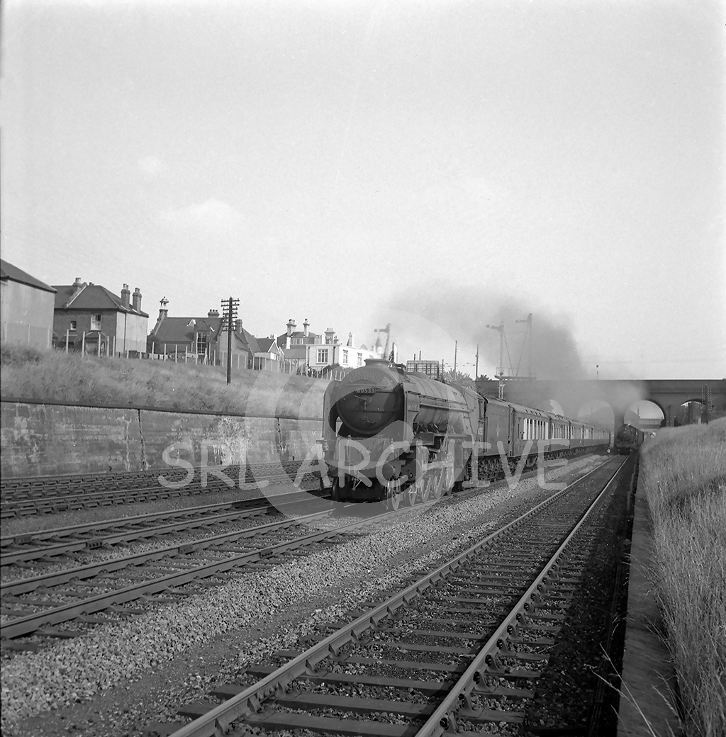 60533 'Happy Knight' at New Southgate with the Tees Tyne Pullman 7th July 1958 SRL No 439 