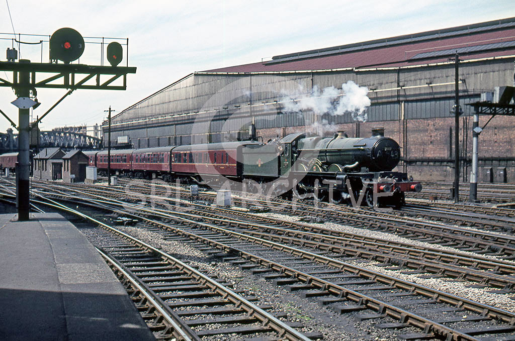 7007 'Great Western' arriving at London Paddington station with the 10.05 from Hereford 20th July 1962 SRL No 576 