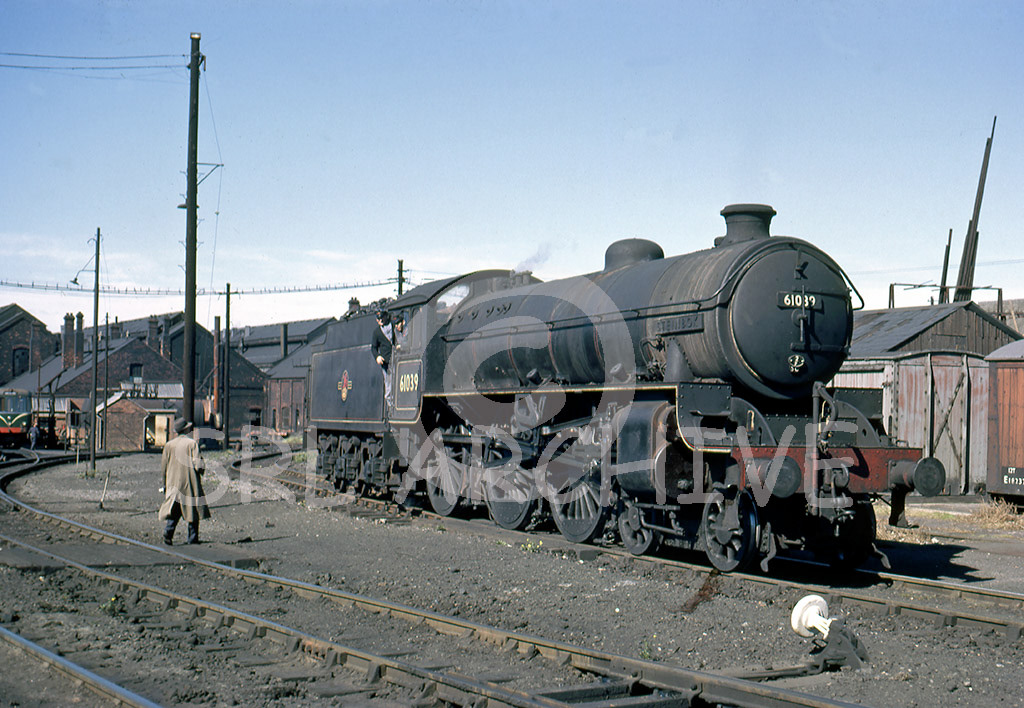 61039 'Steinbok' at Swindon showing a 2F Woodford halse shed plate 10th September 1962 J.G.Dewing/SRL No 385 