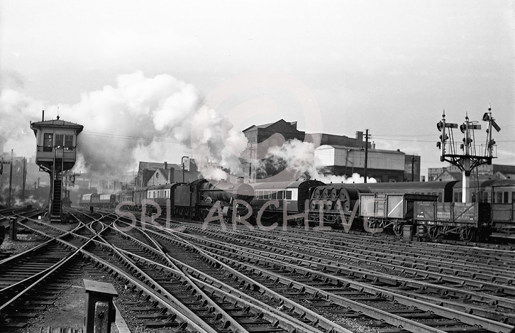 4954 'Plaish Hall' on the approach to Birmingham Snow Hill station passing the old north signal box which was replaced in 1960 SRL No 174 