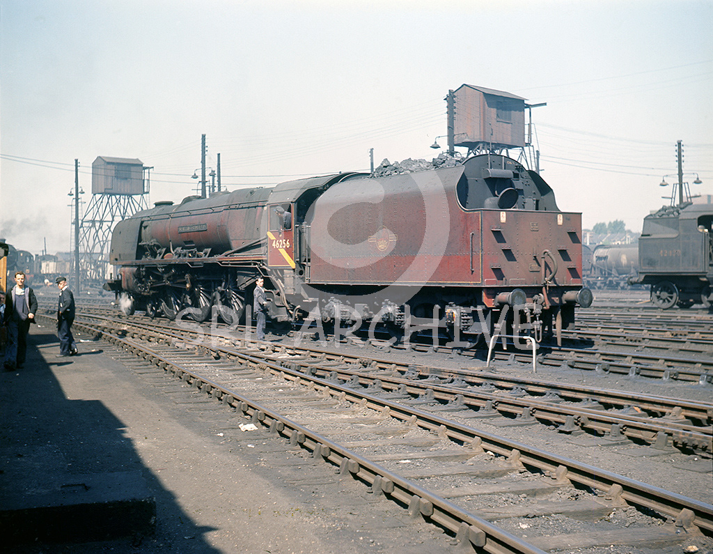 46256 Sir William A Stanier FRS at 1A Willesden 20th August 1964 later to work the 2.18pm freight with Class 5 No 45434 Camden-Sighthill SRL No 613