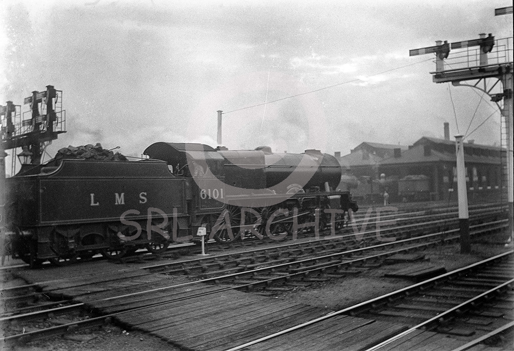Stanier LMS Royal Scot 4-6-0 No 6101 'Royal Scots Grey' at Stafford seen here with the very first experimental so called Gladstone Collar type smoke deflectors 1928-9. By 1932 the LMS had put the conventional flat sided type deflectors on the class, then angled at the top and finally curved. George John Drysdale/SRL No 209 