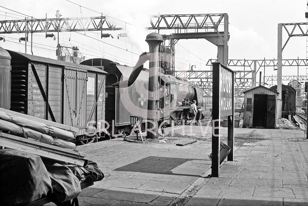 46245 City of London at Rugby Midland station (might be the 2.30pm Crewe fitted freight) here 1962 SRL No 689 