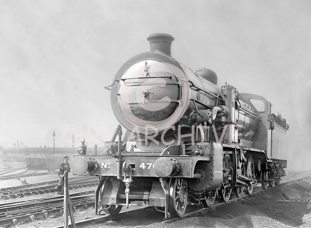 Gresley 01 Class 2-8-0 No 476 thought to be at Top Shed. Seen here fitted with a Worthington feed water heater and boiler feed pump, this was fitted to the engine in 1922 but later replaced by a larger one in 1924, the pump was removed in 1927 by this time it was No 3476. SRL No 3 