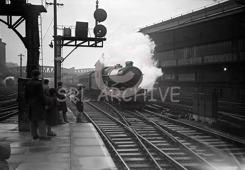 6004 'King George 111' entering Paddington station with a group of spotters wartching its arrival 1950's SRL No 173 