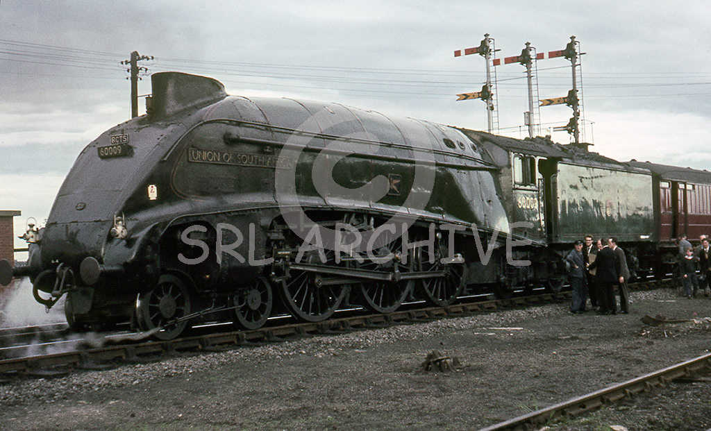 60009 'Union of South Africa' at Niddrie West Junction with the RCTS Scottish Lowlander rail tour 26th September 1964 SRL No 122 