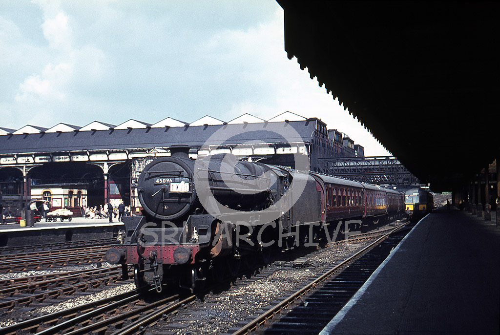 45096 at Manchester Victoria station with IM75 on 18th June 1966 SRL No 837 