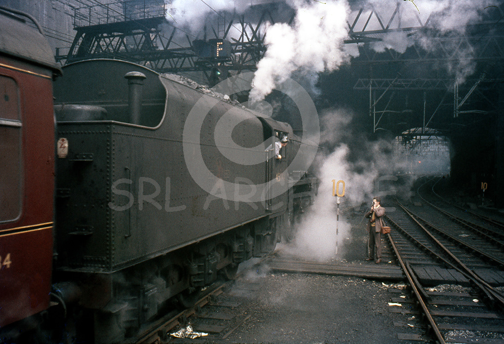 45041 waiting to depart from Liverpool Lime Street station and ready to climb through the deep cutting up towards Edge Hill October 1965 SRL No 280