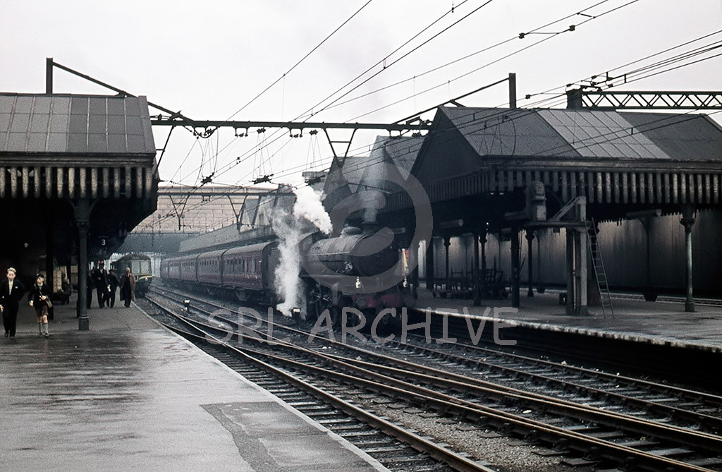 unknown B1 at Sheffield Victoria station on a wet day 15th October 1960 SRL No 742