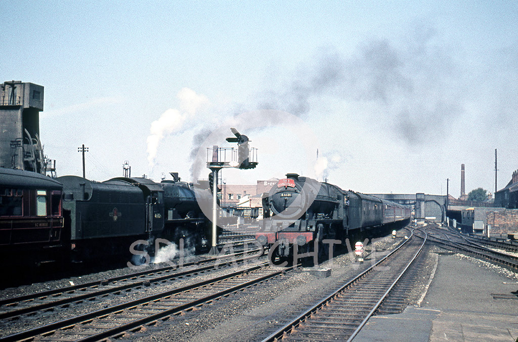 46131 'The Royal Warwickshire Regiment' on the up Mancunian passing 46106 'Gordon Highlander' on the 08.20 Euston-Manchester-Liverpool seen here at Stafford 15th July 1959 Alan Chandler MBE/SRL No 375 