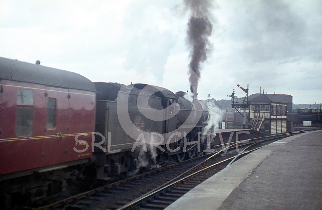 61050 departing gloucester Eastgate station with Gloucester Passenger signal box in the distance 8th August 1964 SRL No 360 