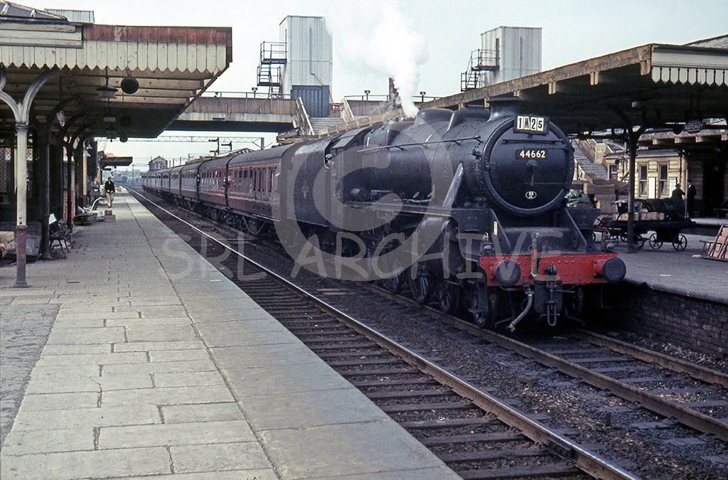 44662 waiting to depart from Bletchley station on IM25 the 10.15 Glasgow-Euston in June 1964 SRL No 268