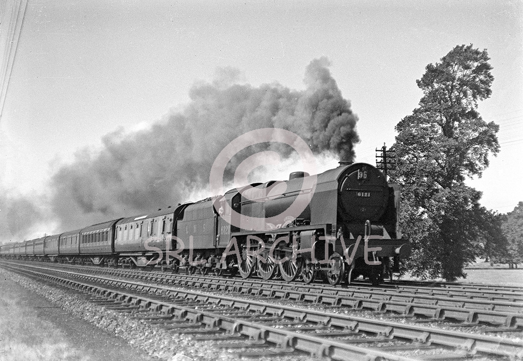 Stanier LMS Royal Scot Class 4-6-0 No 6121 'H.L.I' (later renamed 'The City of Glasgow Regiment' 1935-6 seen on the Royal Scot looks like Weaver Junction SRL No 660 