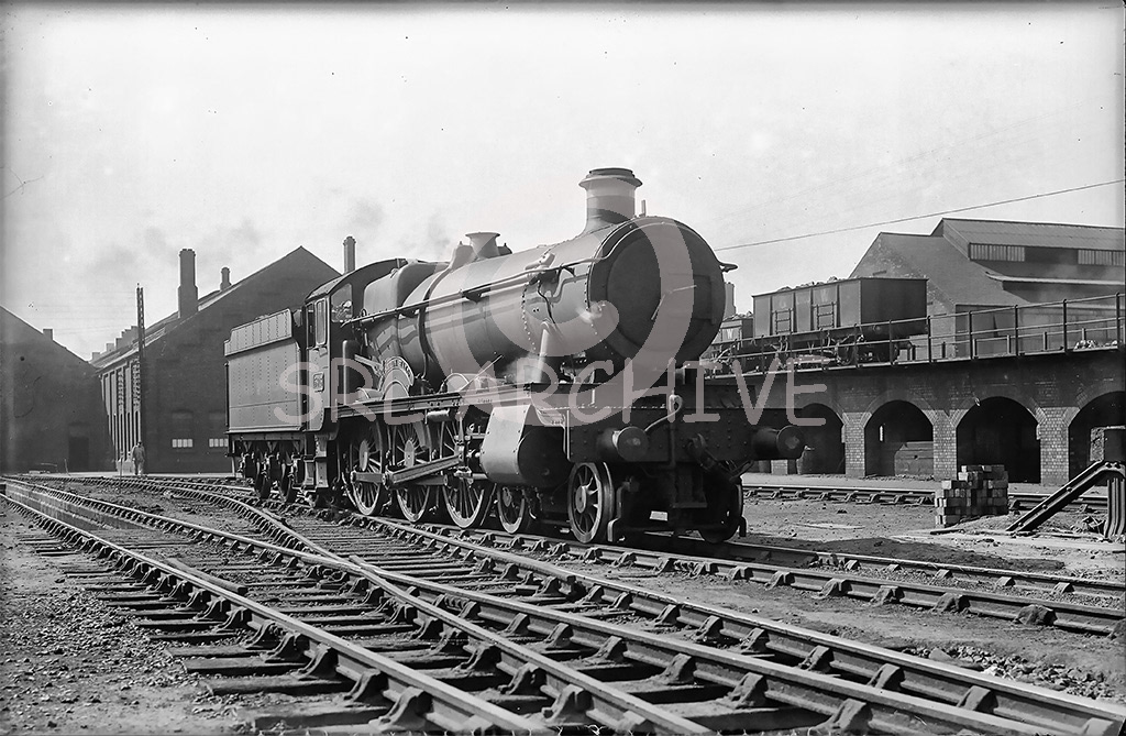 5913 'Rushton Hall' at Old Oak Common in 1933 SRL No 170 