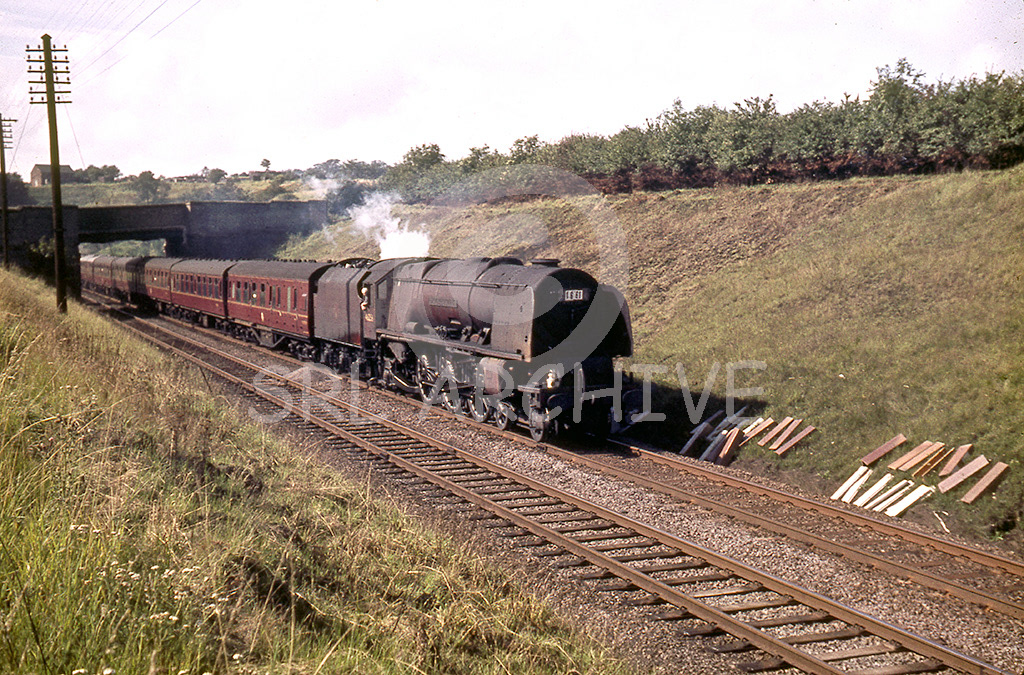 46256 Sir William A Stanier FRS on the 08.45 London Euston-Wolverhampton near Northampton 17th August 1963 Alan Chandler MBE SRL No 240