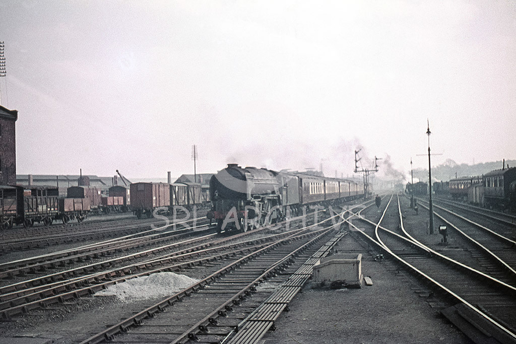 60148 'Aboyeur' arriving into Grantham station from the south with a Pullman express 25th March 1961 SRL No 908 