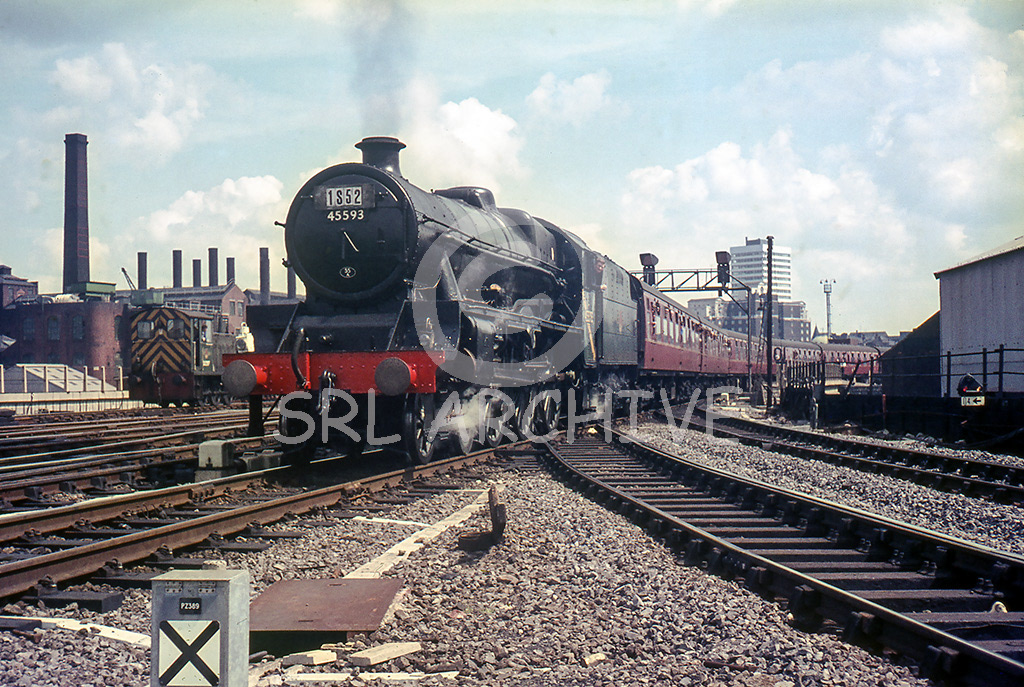 45593 Kolhapur departs Leeds City station with IS52 Birmingham-Glasgow which 45593 will come off at Carlisle to work back later in the day 22nd July 1967 SRL No 1087
