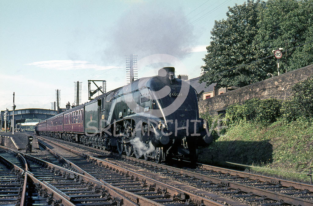 60024 'Kingfisher' leaving Dunblane heading south with the 3 hour Aberdeen-Glasgow express  in 1966 SRL No 624 