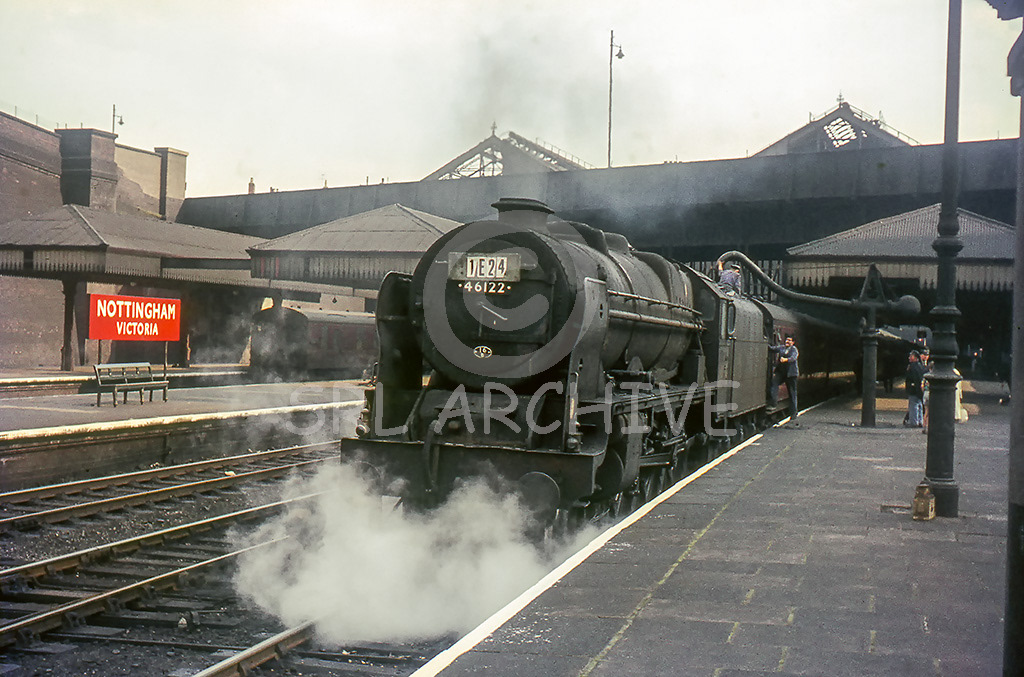 46122 'Royal Ulster Rifleman' tops up with water at Nottingham Victoria station on 1E24 Poole-Sheffield Victoria 8th August 1964 SRL No 1122