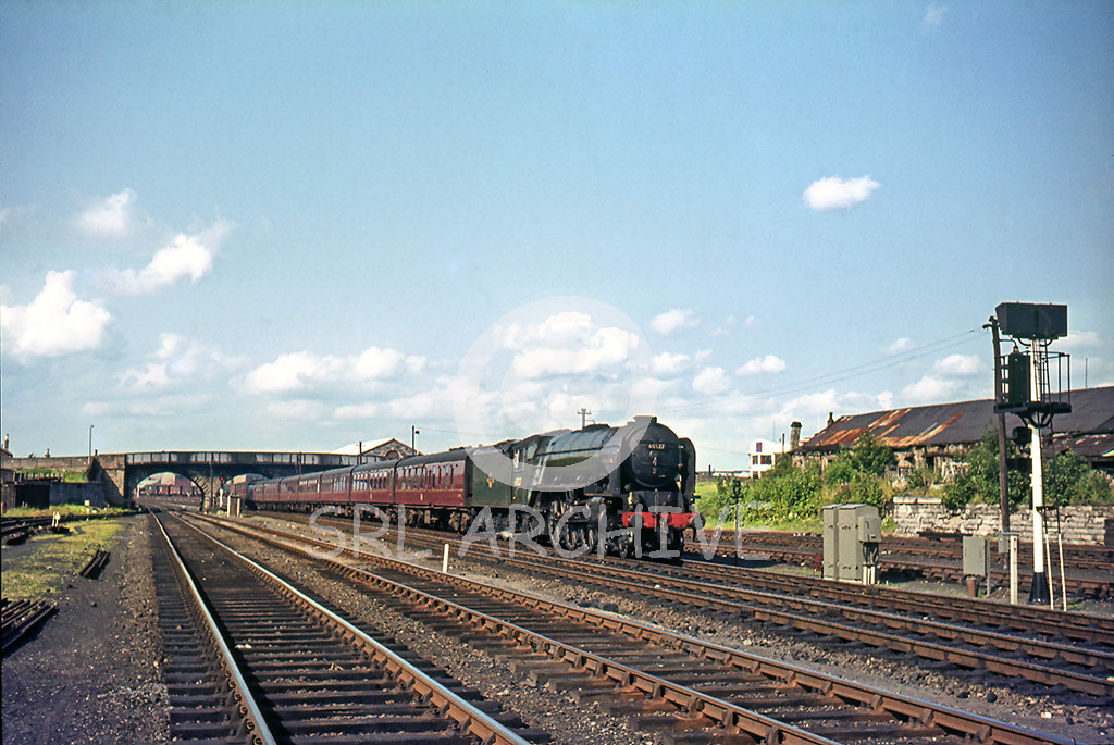 60527 'Sun Chariot' heading south probably the up 'Grampian' Aberdeen-Glasgow seen here near Perth North Goods Yard early 1963 SRL No 1023