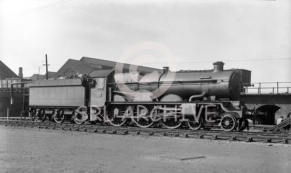4090 'Dorchester Castle' in the yard at Old oak Common in 1933 SRL No 661 