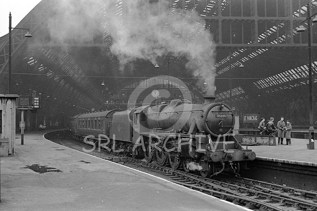 45285 departs from St Pancras station with the clock saying 11.00am and a group of spotters chat amongst themselves 20th January 1962 SRL No 693 