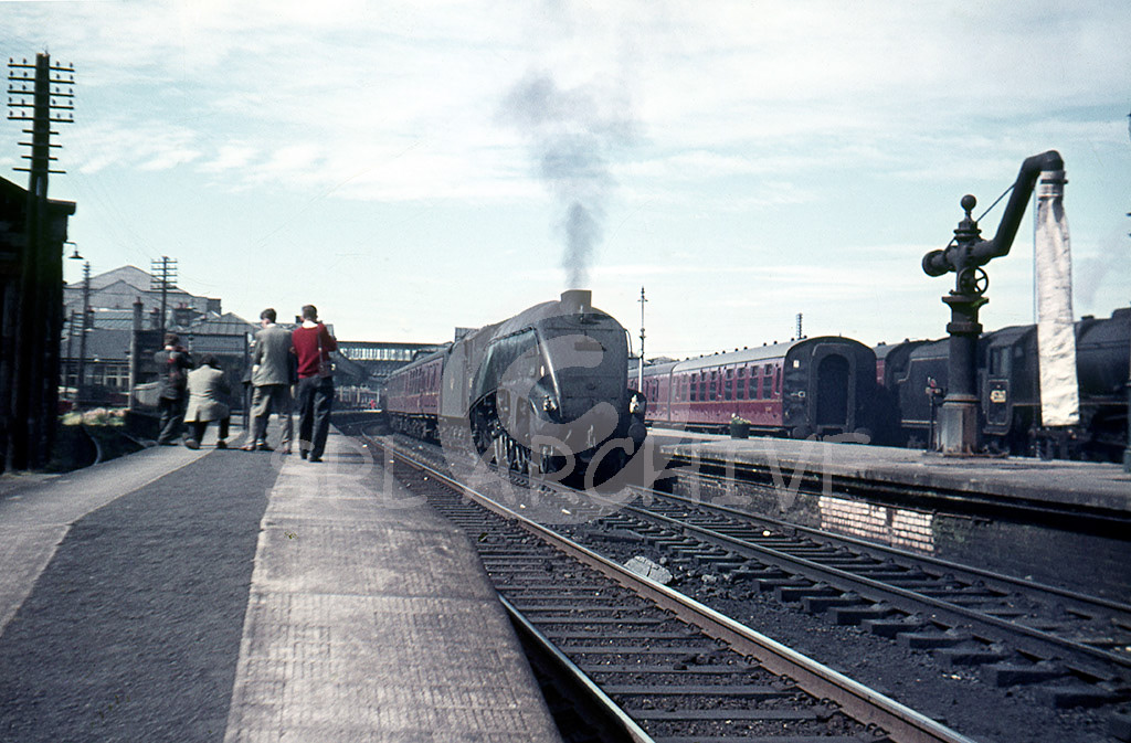 unknown A4 at Stirling on the 3 hour Aberdeen-Glasgow express no date SRL No 82 