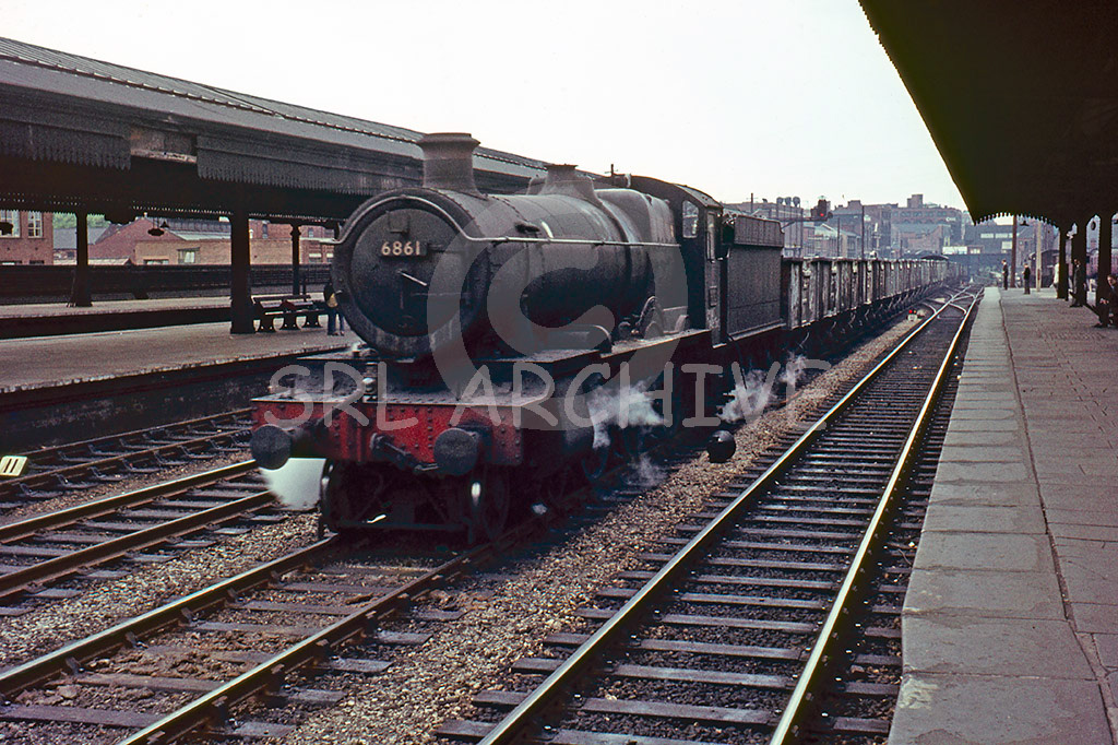 6861 'Crynant Grange' at Birmingham Snow Hill station on an unrecorded date Brian Noakes/ SRL No 178 