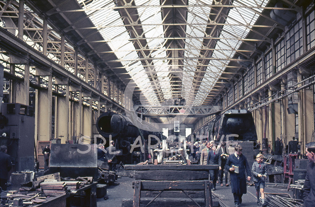 35003 'Royal Mail' inside Eastleigh Works during the viait of passengers on the RCTS The East Midlander No 7 rail tour 9th may 1964 SRL No 780 