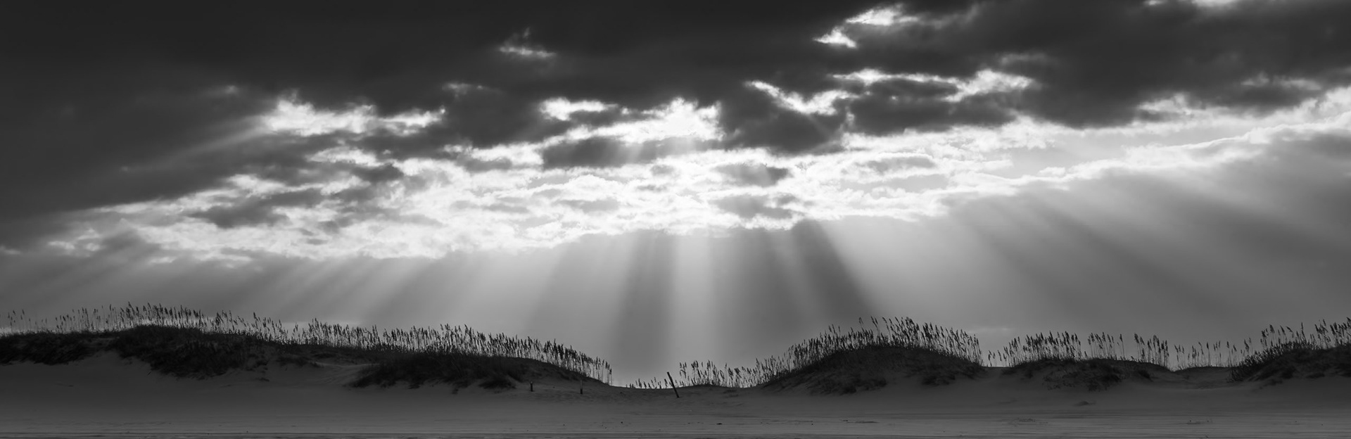 Rays Over the Dunes