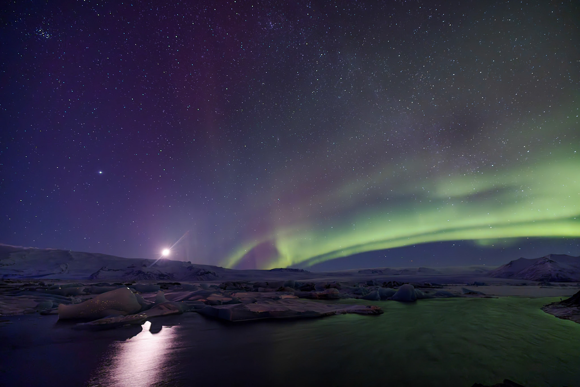 Aurora over Jokulsarlon Lagoon