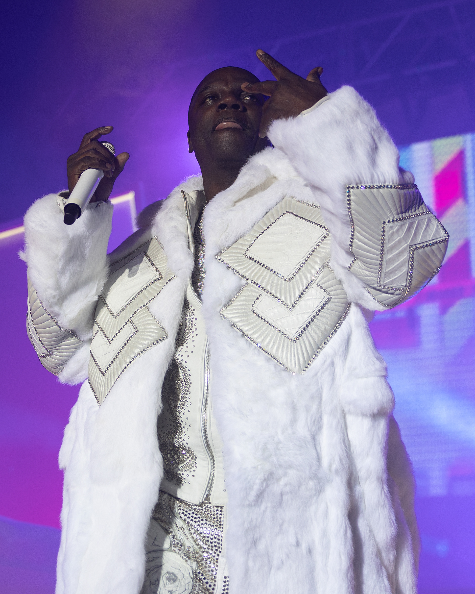 AKON