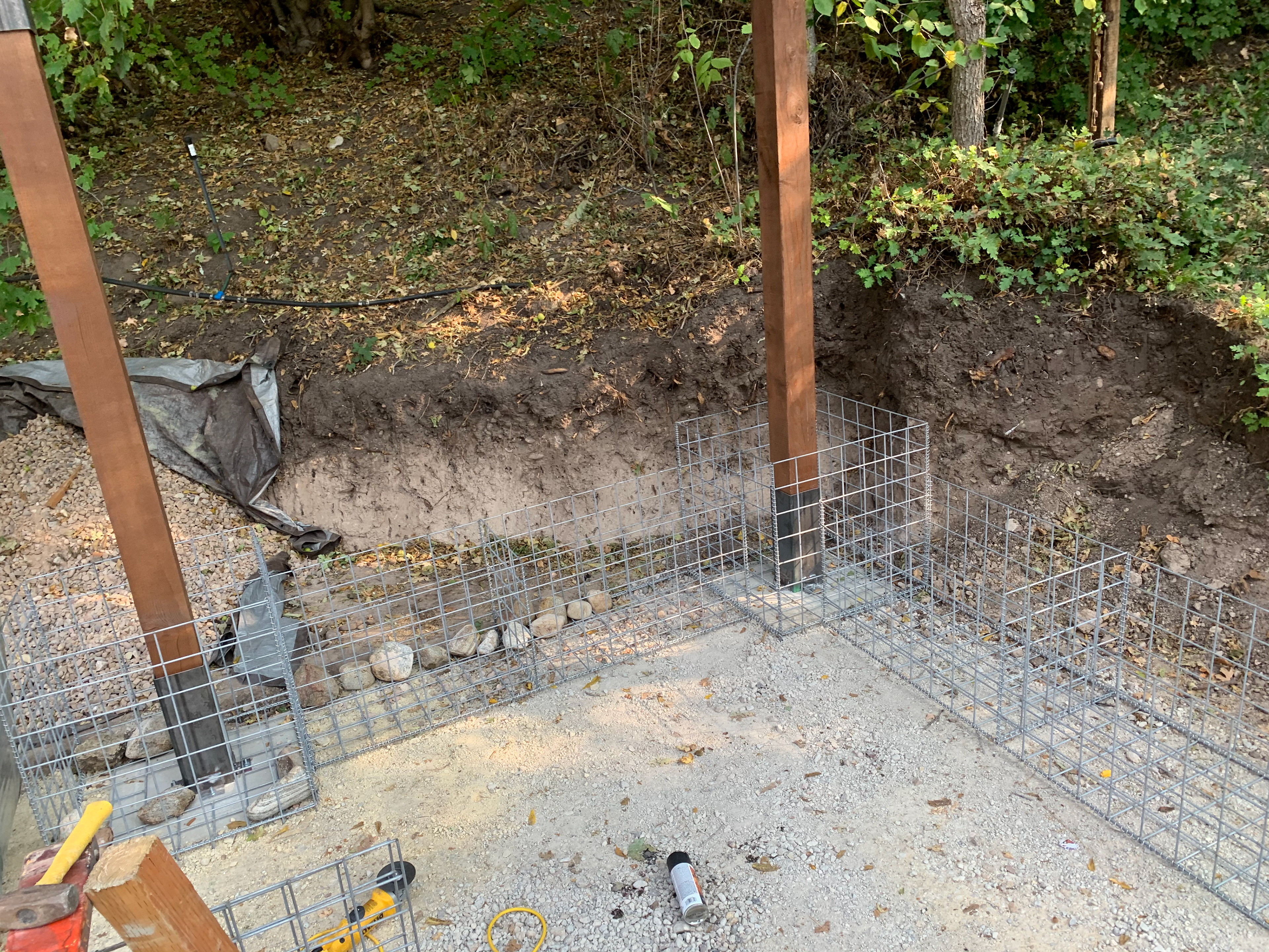 Gabion baskets (retaining walls)