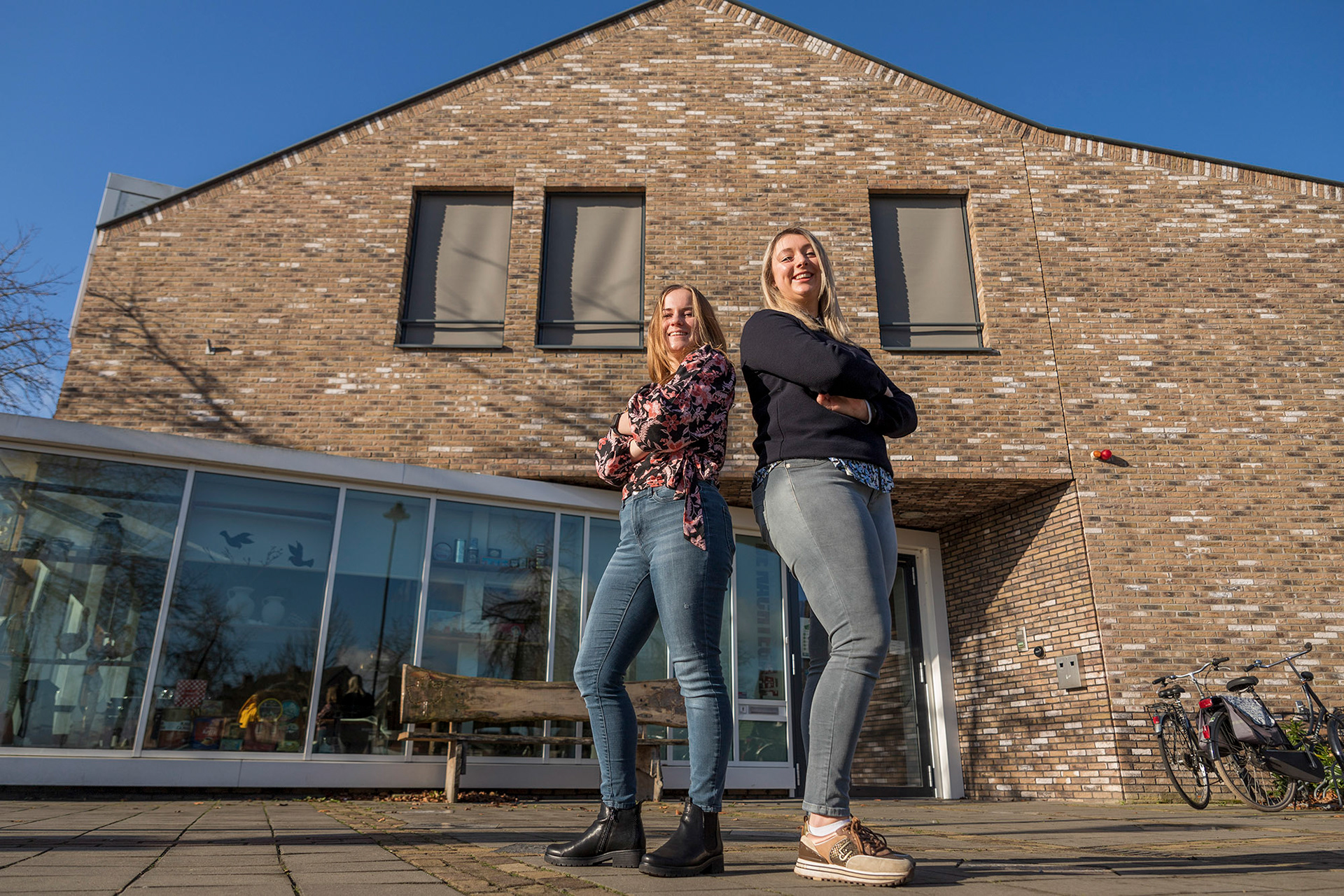 Jong, vrouw en allebei lijsttrekker: Lieke (23) en Rachel (24) gaan vol voor de Zundertse politiek