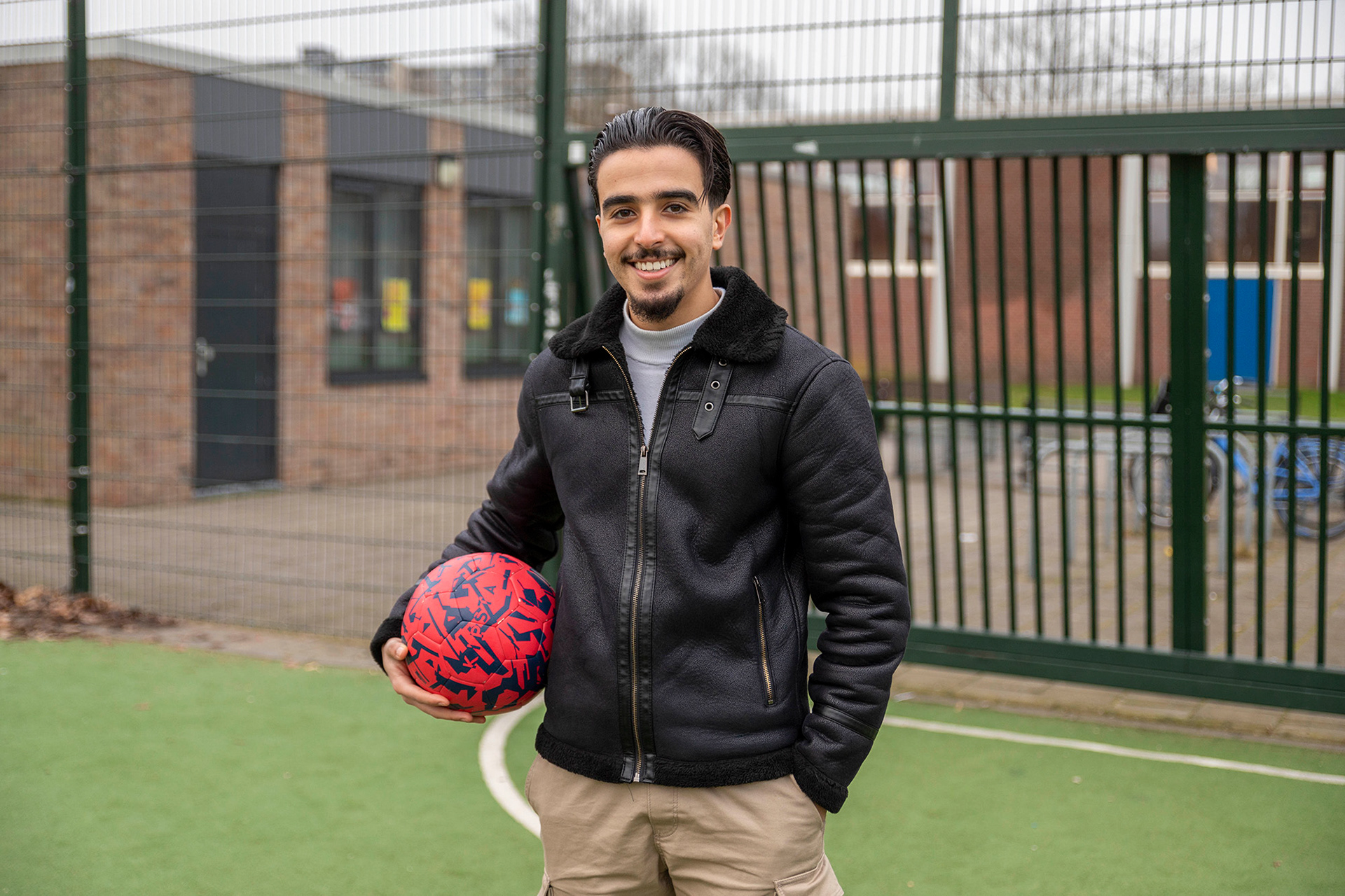 Brabantpark een probleemwijk? Hicham (20) vindt van niet: ‘Het is ideaal om hier op te groeien’