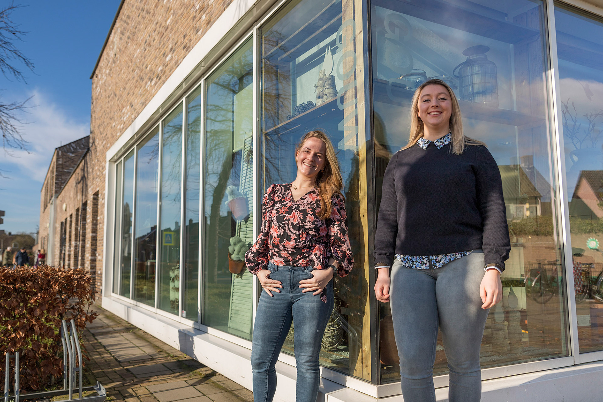 Jong, vrouw en allebei lijsttrekker: Lieke (23) en Rachel (24) gaan vol voor de Zundertse politiek